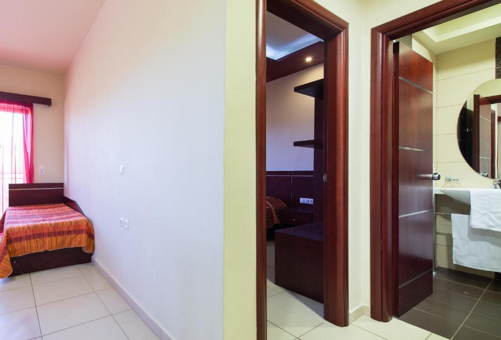 Canadian Hotel Laganas Zewnętrze zdjęcie